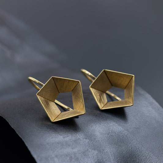 Fold Pentagon Cave Hook Earrings White Gold Fold Pentagon Cave Hook Earrings White Gold