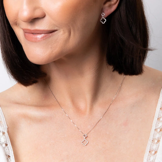9ct White Gold Quatrefoil Diamond Drop Pendant 9ct White Gold Quatrefoil Diamond Drop Pendant 9ct White Gold Quatrefoil Diamond Drop Pendant 9ct White Gold Quatrefoil Diamond Drop Pendant