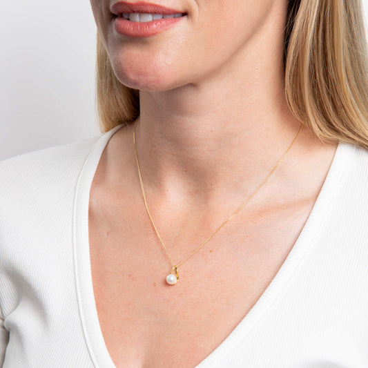 9ct Yellow Gold Freshwater Pearl Ribbon Twist Pendant 9ct Yellow Gold Freshwater Pearl Ribbon Twist Pendant 9ct Yellow Gold Freshwater Pearl Ribbon Twist Pendant 9ct Yellow Gold Freshwater Pearl Ribbon Twist Pendant