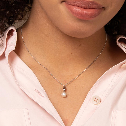9ct White Gold Knife Edge Pearl Charm Pendant White Gold 9ct White Gold Knife Edge Pearl Charm Pendant White Gold