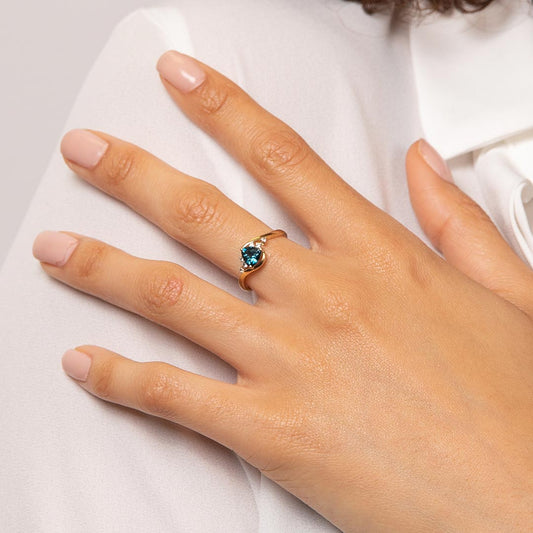 9ct Yellow Gold Trillion Shape London Blue Topaz Ring Yellow Gold 9ct Yellow Gold Trillion Shape London Blue Topaz Ring Yellow Gold