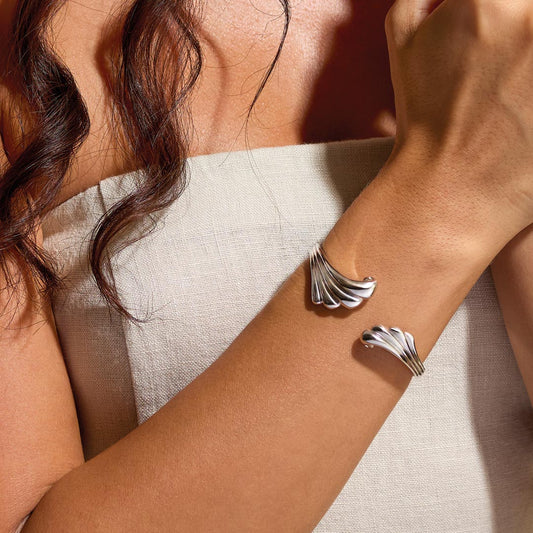 Kit Heath Sterling Silver Oceane Shell Echo Grande Hinged Bangle Kit Heath Sterling Silver Oceane Shell Echo Grande Hinged Bangle Kit Heath Sterling Silver Oceane Shell Echo Grande Hinged Bangle Kit Heath Sterling Silver Oceane Shell Echo Grande Hinged Bangle