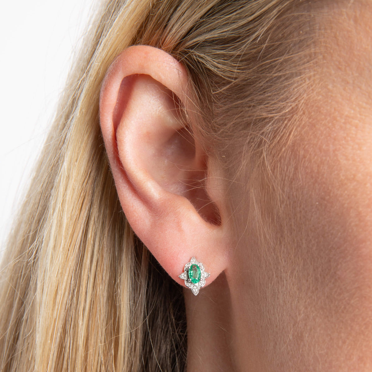 9ct White Gold Art Deco Emerald Stud Earrings