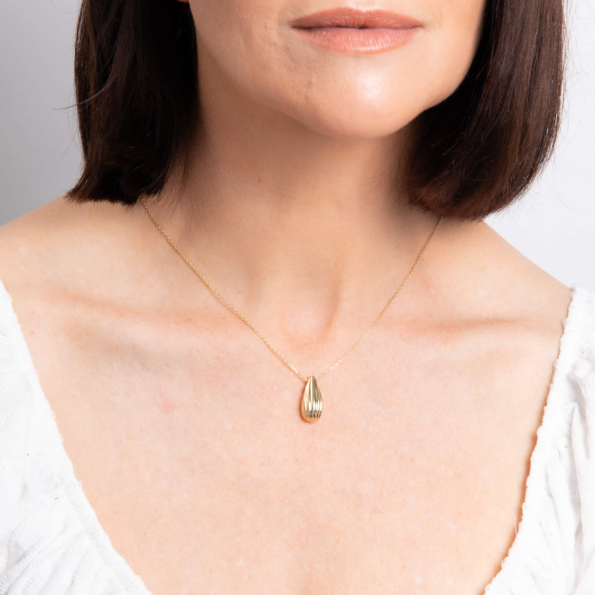 9ct Yellow Gold Ribbed Pear Drop Necklace
