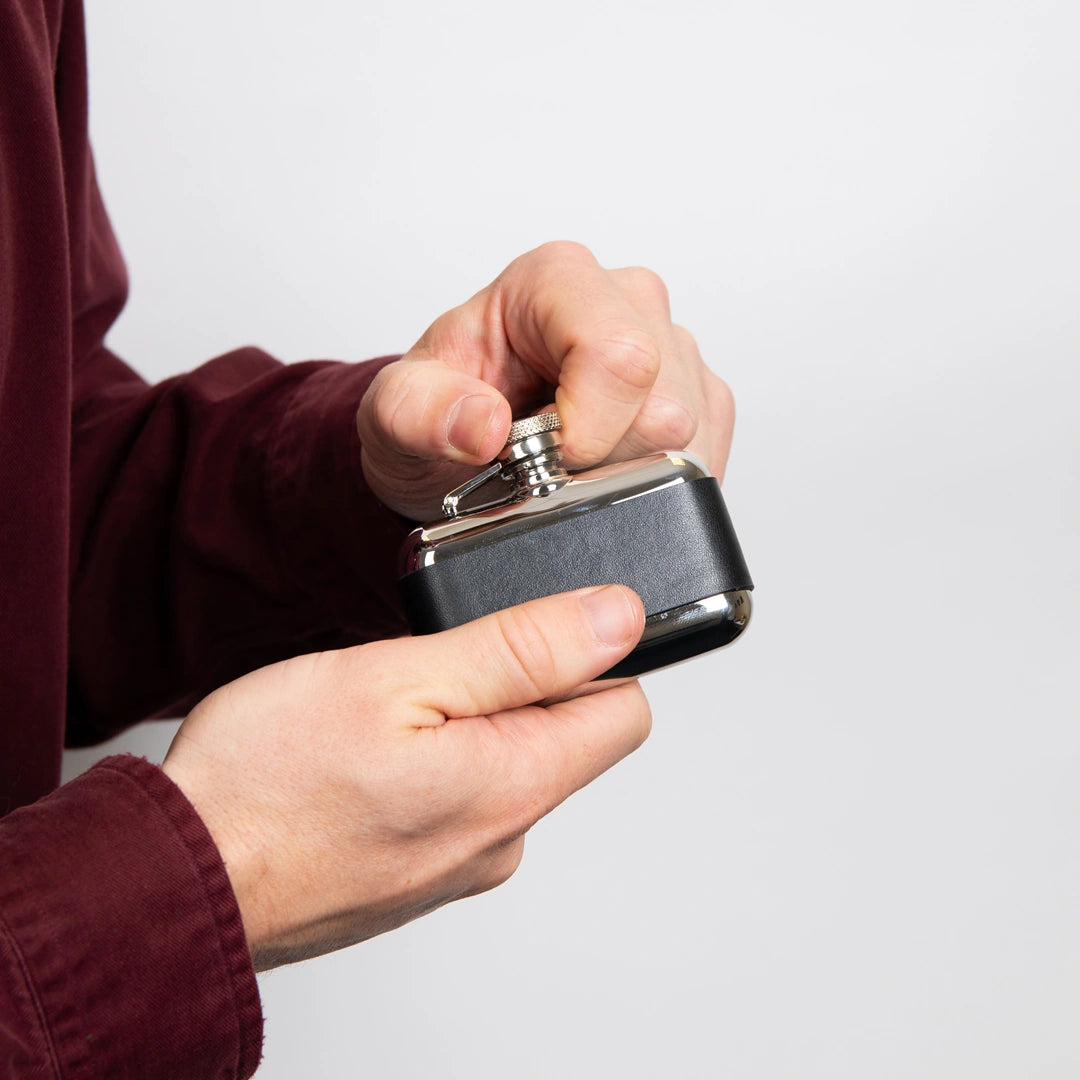 Fred Bennett Mens Black Leather 3oz Hip Flask