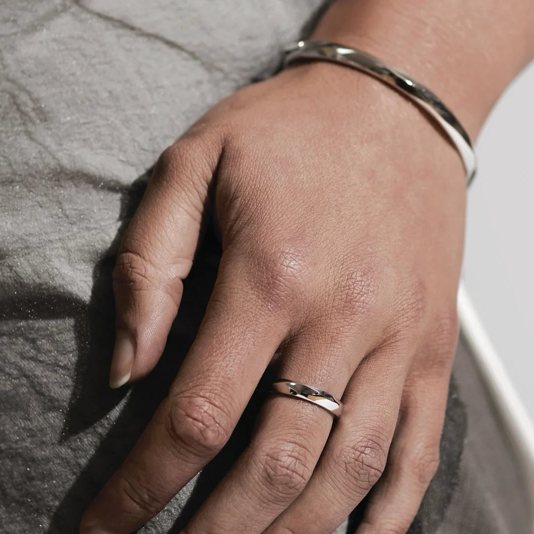 Kit Heath Glint Geo M/L Sterling Silver Hinged Bangle
