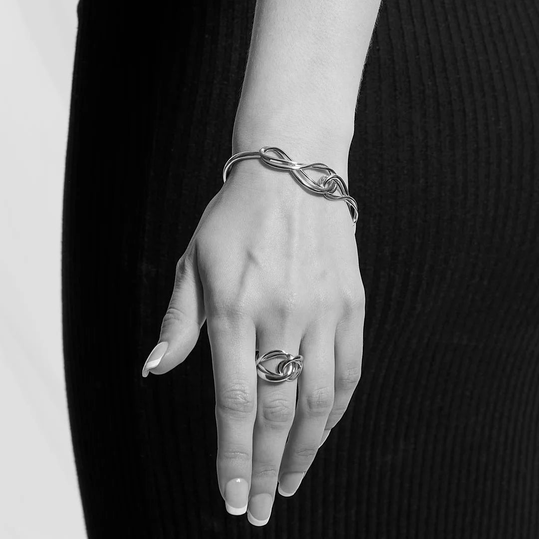 Kit Heath Infinity M/L Sterling Silver Hinged Bangle